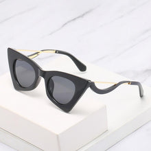 Load image into Gallery viewer, Vintage Square Cat Eye Sunglasses Women Retro Trendy Cat eye Sunglasses Classic Fashionable , Decent Personality &amp; Wind Sunglasses In Retro Box Trending  Street Style Sunglasses For Men &amp; Women

