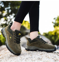 Load image into Gallery viewer, Winter Couple Outdoor Hiking Shoes Winter Warm Men's Shoe Lightweight Non-Slip Sneakers Low Top Walking Shoes For Outdoor Trailing Walking Climbing Running Shoes For Cold Weather
