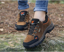 Load image into Gallery viewer, Winter Couple Warm Hiking Shoes Outdoor Sports Thick-Soled Wear-Resistant Non-Slip Low Cut Hiking Shoes Wide Breathable Slip Resistant Hiking Mountain Biking Outdoor Shoes
