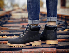 Load image into Gallery viewer, Winter Luxury Shoes Mens Flat Heel Boots Fashion Warm Ankle Boots Outdoor Warm Non Slip Fur Lined Ankle Boots Leather Winter Walking Shoes For Mens
