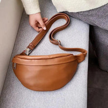Load image into Gallery viewer, Women Black PU Leather Chest Luxurious Bags Fashionable Crossbody Waist Purse Unisex Fanny Bag Modern Traveling Bag
