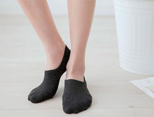 Load image into Gallery viewer, Women's Cute Cotton Invisible No Show Non-Slip Summer Candy Solid Color Silicone Short Socks Fashion Thin Ankle Boat Socks
