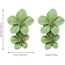 Load image into Gallery viewer, Women's Boho Flower Shaped Daisy Stud Earrings
