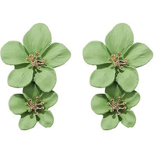 Load image into Gallery viewer, Women's Boho Flower Shaped Daisy Stud Earrings
