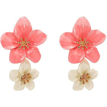 Load image into Gallery viewer, Women's Boho Flower Shaped Daisy Stud Earrings
