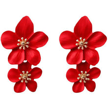 Load image into Gallery viewer, Women's Boho Flower Shaped Daisy Stud Earrings
