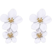 Load image into Gallery viewer, Women's Boho Flower Shaped Daisy Stud Earrings
